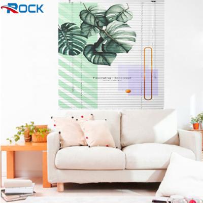 Barra georgiana à prova de UV padrão decorativo brilho dourado em unidade de vidro isolado