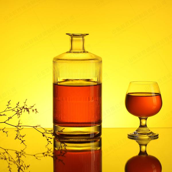Thick Bottom And Glass Wine Bottles Customized For Whiskey Bourbon Brandy Vodka
