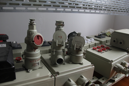 гнездо штепсельной вилки участка штепсельной вилки и гнезда 380V 16A взрывозащищенное там четырехпроводное Бывший-защитное