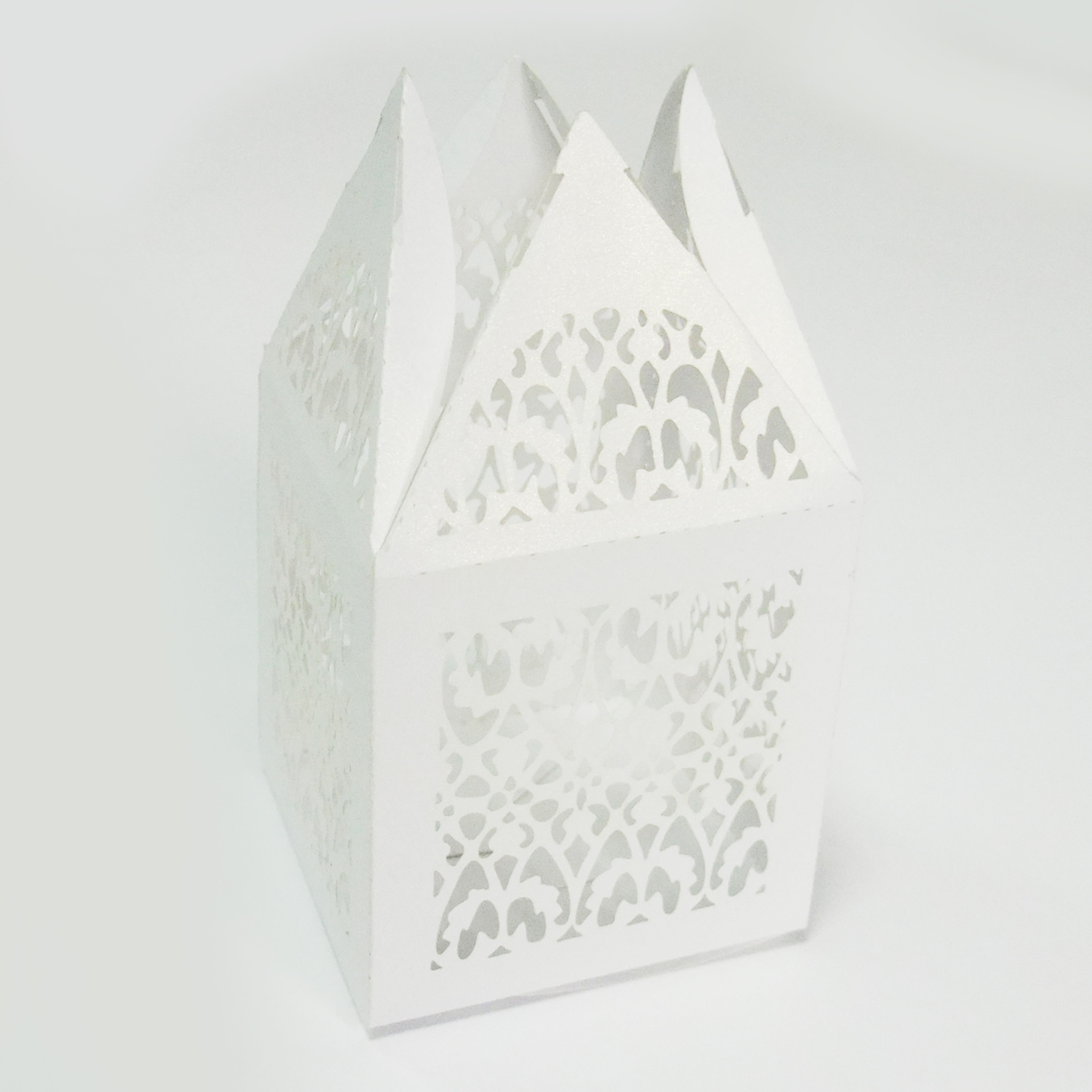 Pantone color white laser cut Decorative Cupcake Wrappers with SGS-COC-007396