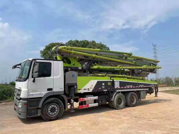 Alquiler de máquinas de construcción de hormigón caliente semi-seco tipo ZLJ5339THB con camión Mercedes Benz