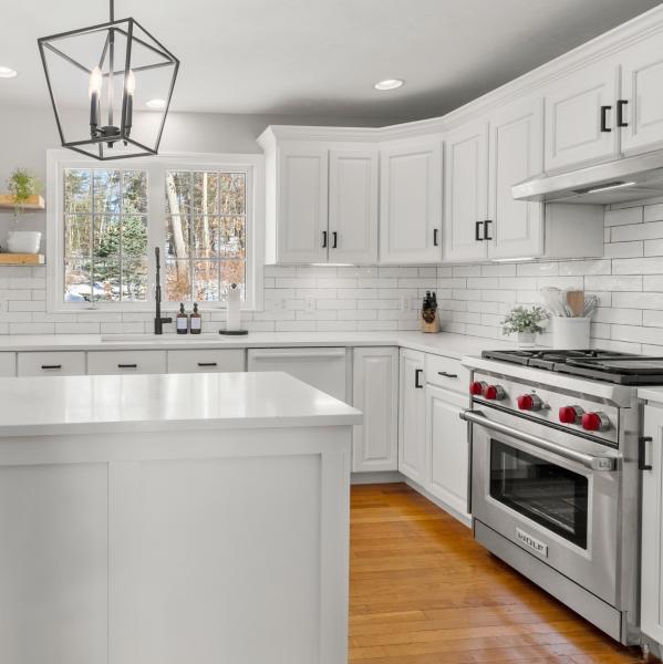 European Style Solid Wood Kitchen Cabinet Modern Raised Panel Kitchen Cabinets