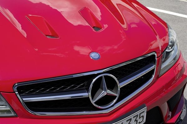 Клобук волокна углерода 2012 серий черноты переворота В204 К63 АМГ.