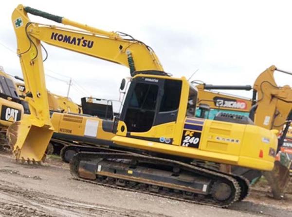 24 toneladas Komatsu PC240-8 Excavadora de retroescavadeira usada com tamanho de envio de 9885x3280x3055mm