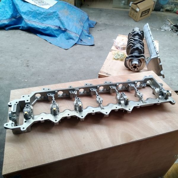 J08 Jo8E J08E Camshaft Housing 11103-E0230 for Hino J08E Engine Parts Excavator Camshaft Cover
