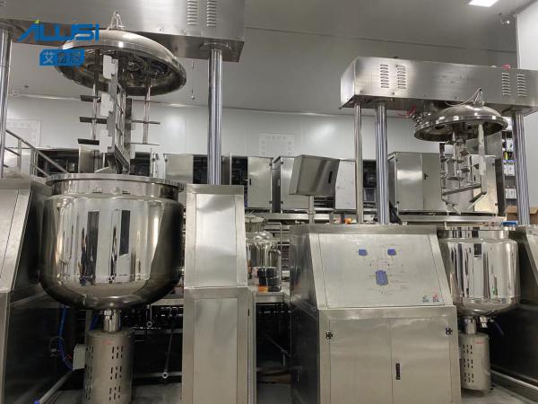 máquina de emulsão do vácuo de creme cosmético de aço inoxidável do misturador 100L com sistema de levantamento hidráulico
