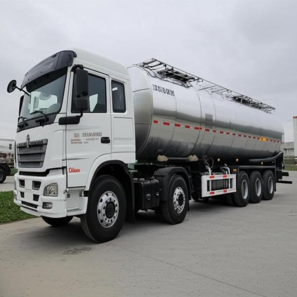 Original Shacman Tractor Truck with 400L Aluminum Oil Tanker and 25 Ton Gross Vehicle Weight