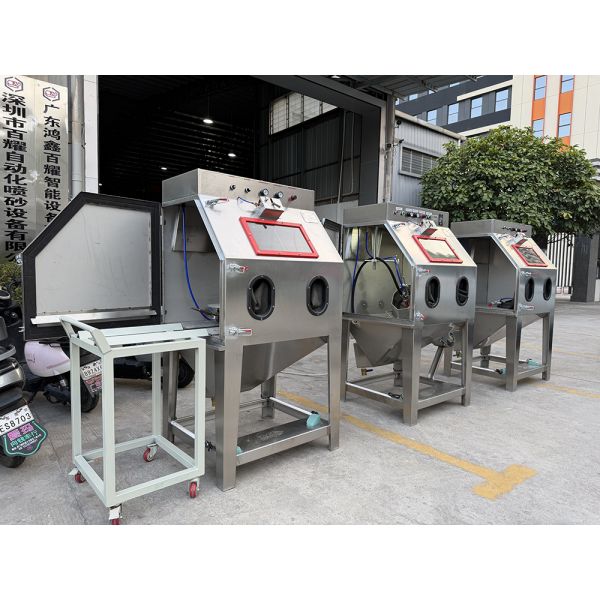 Small Automatic Wet Vapor Blasting Machine For Batch Hardware Parts Processing
