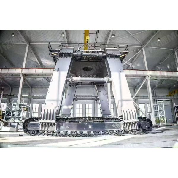 Excavator Extended Legs For 20 Ton Excavator Work  On Both Shallow Water And Deep Water Straddle Carrier For Material Unloading 