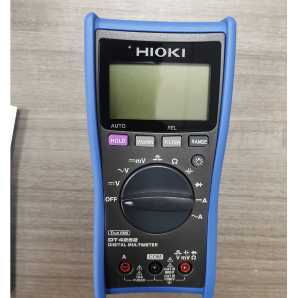 Hioki DT4252 Digital Multimeter with 6000 digits LCD display ±0.3% DC V accuracy and 40 Hz to 1 kHz bandwidth