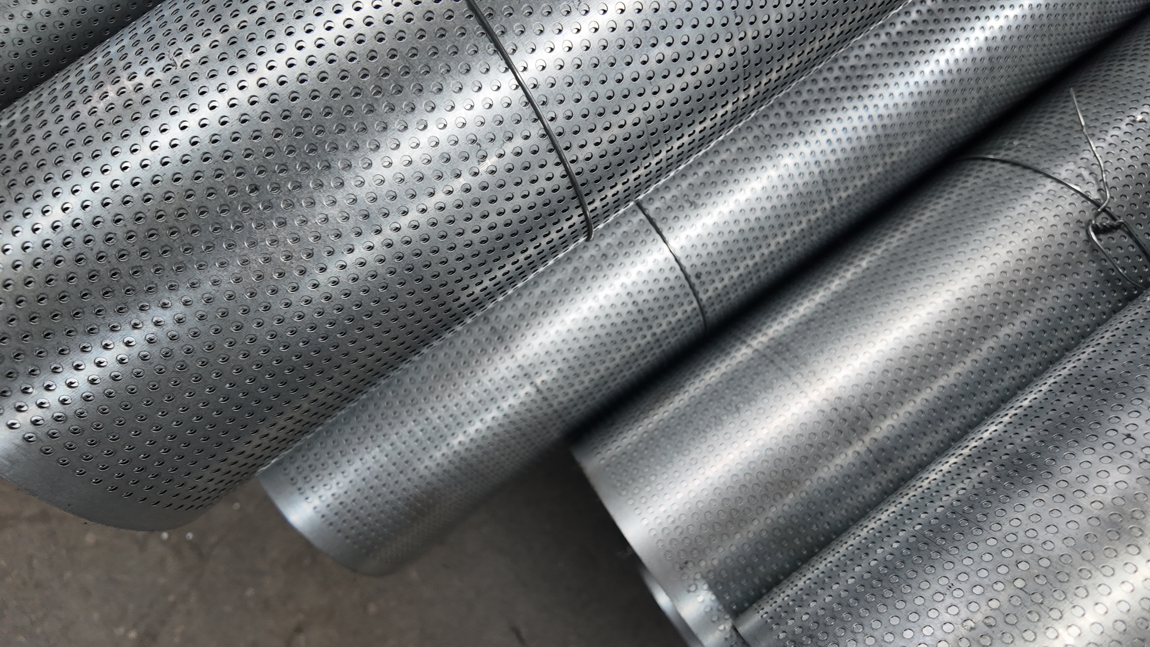 1.5mm Thick Stainless Steel Perforated Drum Cylinder Perforated Mesh Screen