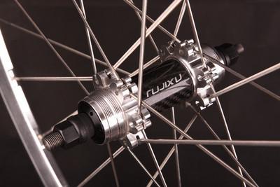 Straight Pull Hub 700c Single Speed Wheelset With Clincher Rim And Black Finishing