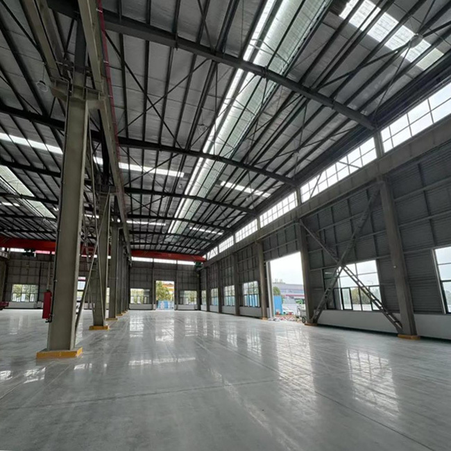 OEM Prefabricated Steel Workshops Metal Frame Construction With Aluminum Window