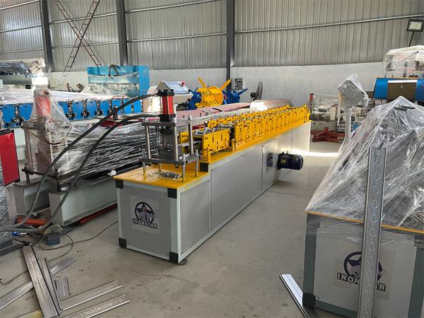 68mm rolling shutter door roll forming machine for Colombia rolling shutter strip making machine