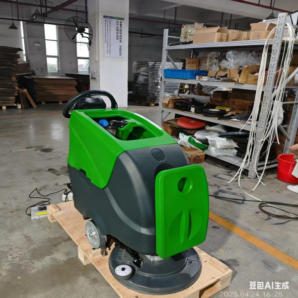 DQX5A Self-propelled Walk-behind Auto Scrubber Reduces pushing effort by up to 70% for extended cleaning tasks