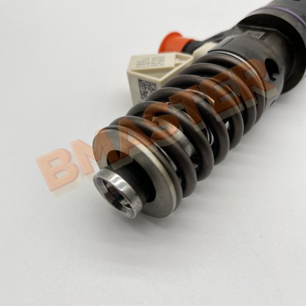 3801801  Fuel Injector Steel Material For HDE13 Engine With 6 Months Warranty