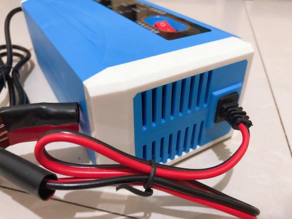 Motorcycle Truck 12V 10A Car Battery Charger  Heat Dissipation