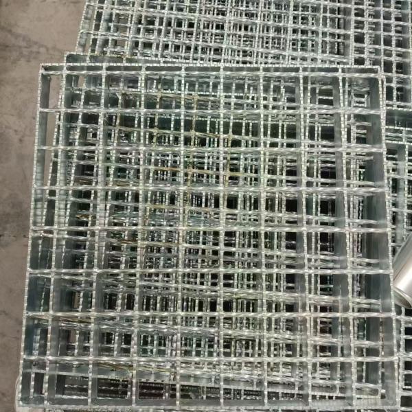 Industrial Steel Grating Manufactured According to YB/T4001-2007 Standard