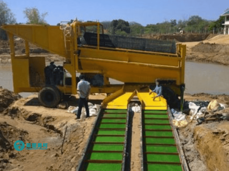 Trailer Mounted Gold Trommel Screen 5TPH-200TPH Processing Capacity