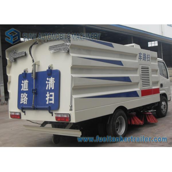 4x2 Dongfeng Sanitation Truck , 5000L 2000KG Street Cleaner Truck