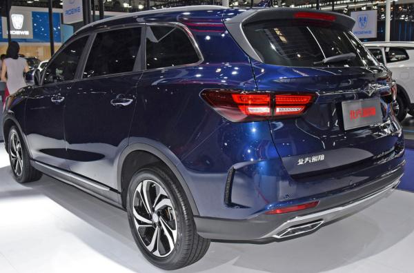 BAIC Gasoline Hatchback SUV With 55L Oil Tank And Max 180kmh Midsize SUV