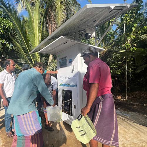 Pure Solar-powered Drinking Machine - Coin-operated Drinking Machine