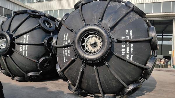 Diameter From 0.5m To 4.5m Pneumatic Rubber Fender Deflection 60%
