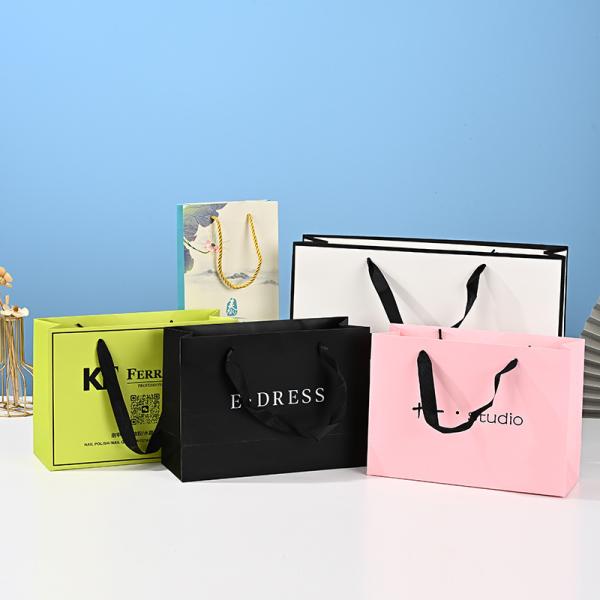 Sacs à main en carton blanc épaissis Sacs souvenirs personnalisés Magasin de vêtements Sacs cadeaux de vacances