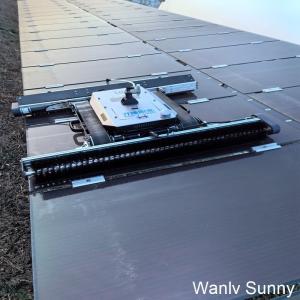 Robô de limpeza de painéis solares de tensão operacional de 24 V, com motor de