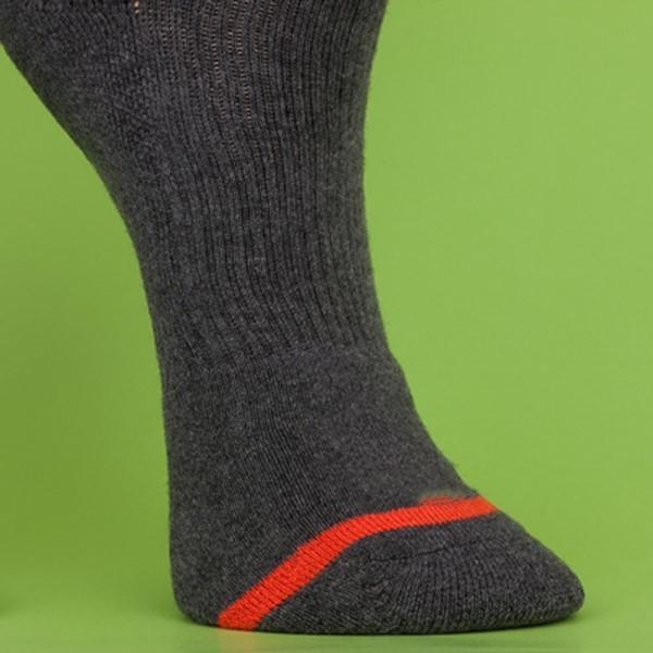 Les socquettes bleues des hommes de Spandex/coton, couleur barre les chaussettes sportives des hommes