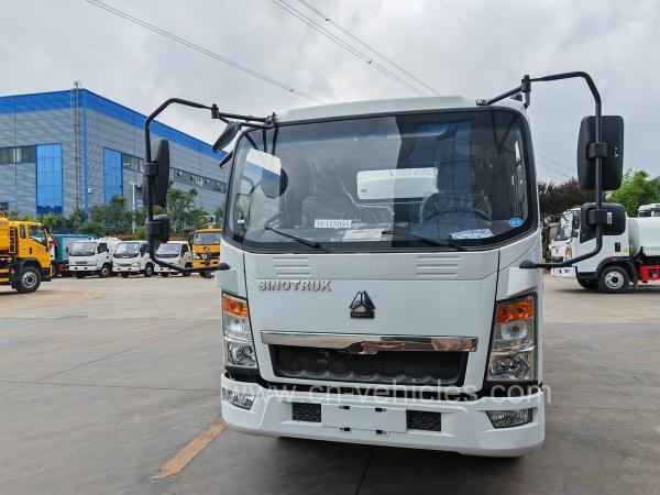 Sinotruk HOWO 10cbm Liquid Tanker Truck , White Water Transport Trucks