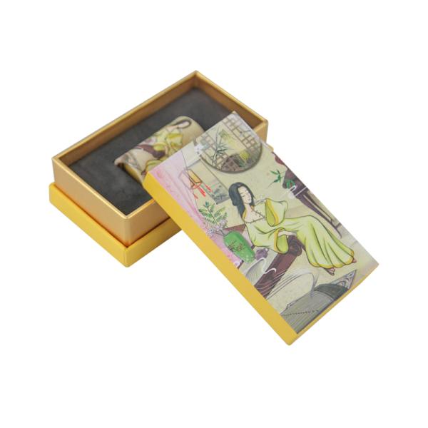 Коробка цвета золота косметическая упаковывая для продукта заботы кожи свечи установленного