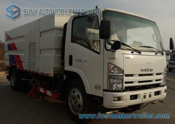 6 Wheeler Isuzu Road Sweeper Truck 6000KG Street Cleaning Vehicles 4 X 2 Truck