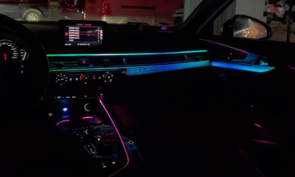 Iluminação ambiente sinfonia arco-íris dinâmica Perfeito controle central + fibra de carbono Set de sete peças para Audi A4 (2017-2023)