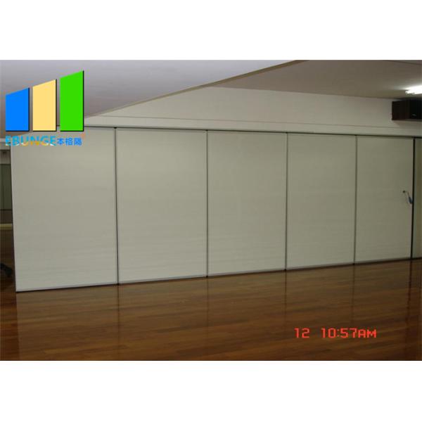 Cloisons de séparation acoustiques en bois en stratifié blanches de porte se pliante de salle de classe de la Malaisie