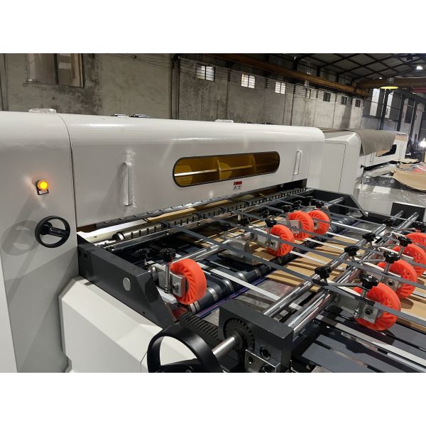 JIGUO ZWC-1700-1 Paper Sheeter Cutter Machine，Reference weight of cutting paper：50-500g/m2，Maximum cutting meter speed：300m/min
