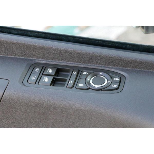 9.6 Meters Sinotruk HOWO Cargo Box Truck MAX 330HP 6X2