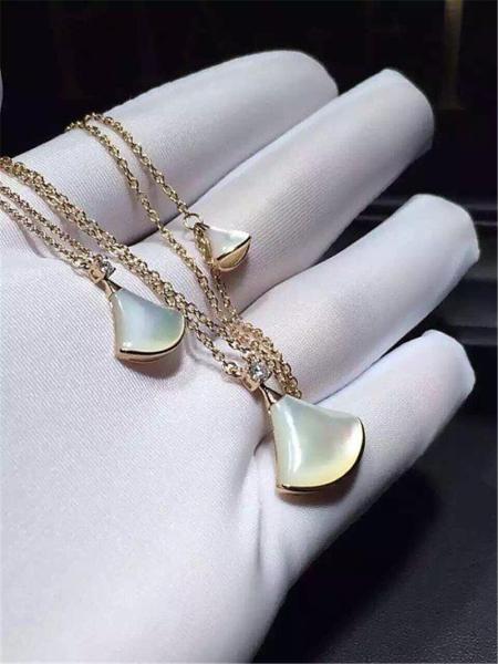 Luxury jewel, medium, small. Necklace 18k gold white gold yellow gold rose gold Mosaic pearl female and diamond necklace