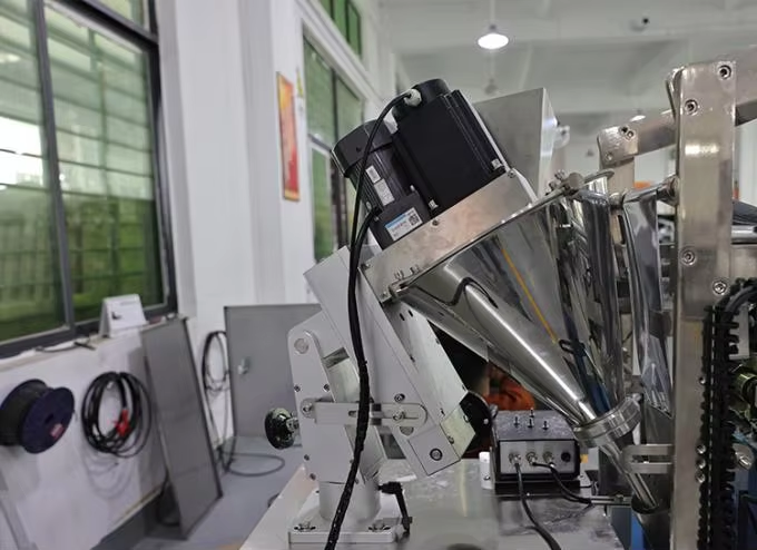 High Quality Servo Motor Food Powder Curry Five Spice Chili Cumin Cinnamon Turmeric Oregano Powder Sachet Packing Machine