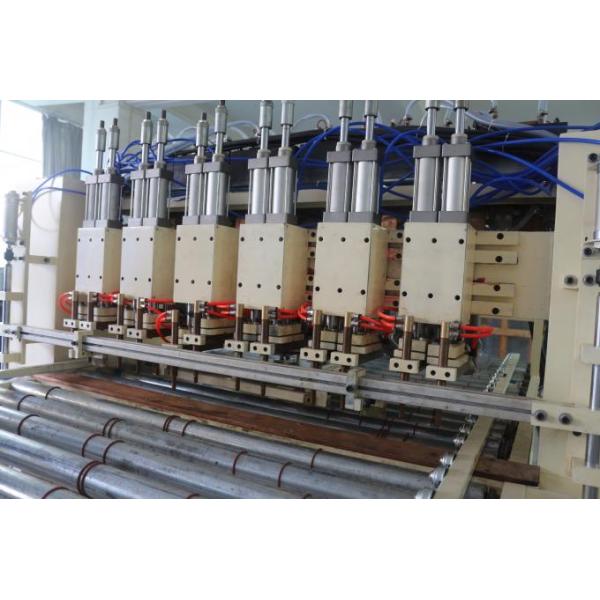 Tension d'entrée adaptée aux besoins du client par soudeuse automatique à grande vitesse en métal de tôle d'acier de porte