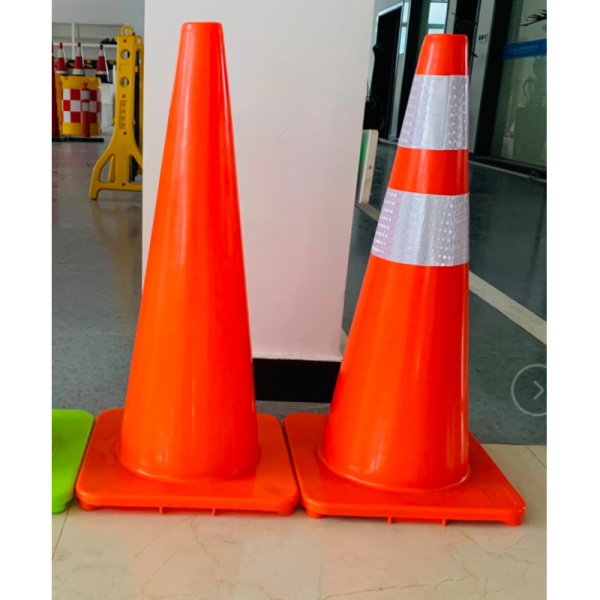 28 Inch PVC Traffic Cone with Reflective Tape for Road Safety Barrier