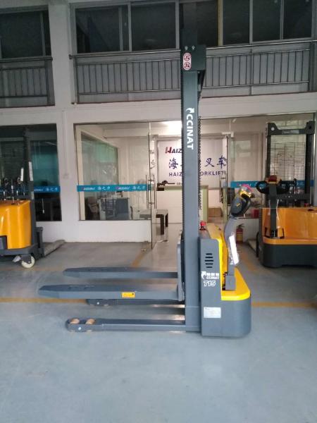 Yellow Auto Pallet Stacker , Industrial Lifting Equipment Easy Operation