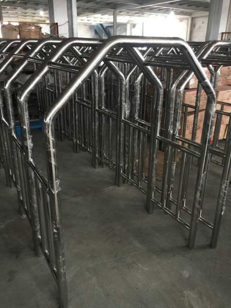 Bright Luggage Cart Hotel Display Stand With Hooks / Luggage Cart Hotel Luggage Dolly