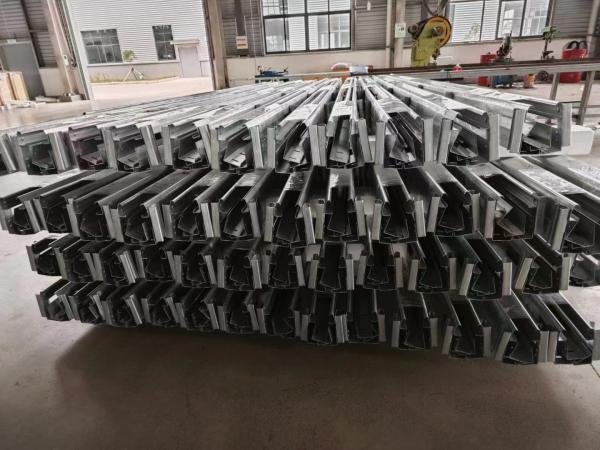 Portas seccionais de tecnologia europeia para utilização industrial e comercial