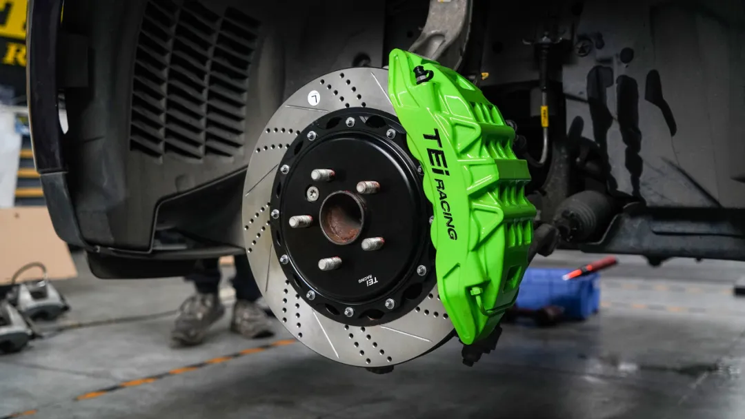 Передний большой тормозный комплект 6 поршневого калибра с 355x28 мм ротором BBK автоматическая тормозная система для автомобиля Jaguar F-PACE 18 дюймового колеса