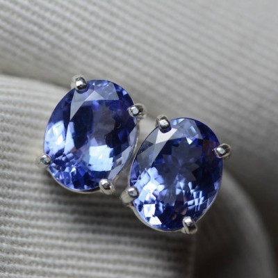 boucles d'oreille naturelles véritables de Tanzanite d'ovale de l'or 14k blanc avec la CZ