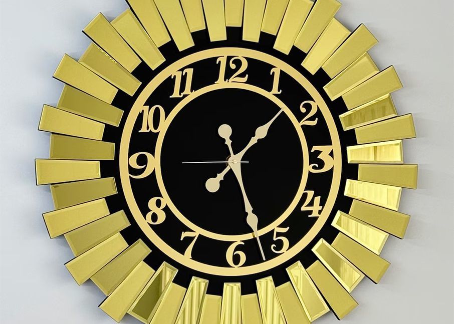 Shiny Gold Wall Mirrored Clock Timepiece In 60CM 80CM Sizes With Customizable Design