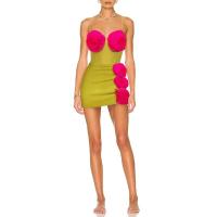 Bikini en rouge, bleu et vert, le nouveau style de maillot de bain à trois pièces.