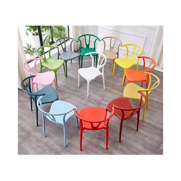 Scandinavian Modern Plastic Dining Chairs 46cm 75cm Backrest