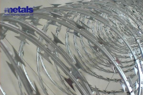 BTO-22 CBT60 Concertina Razor Barbed Wire 98ft Roll
